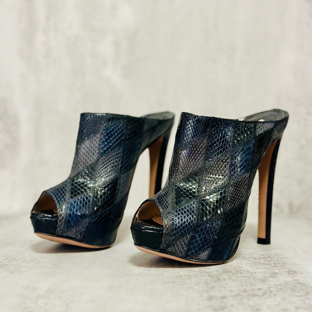 Prada Ayers Patch Heels. Never worn. Size 37.5